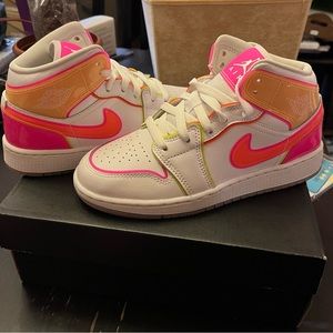 Air Jordan Mid Edge Glow GS - size 4Y